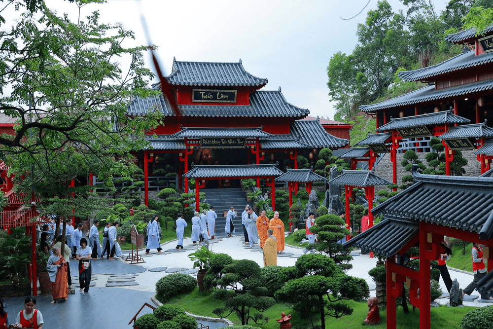 Toàn bộ cảnh quan chùa Cây Thị, mang vẻ đẹp bình yên, thanh tịnh (Nguồn: Fanpage Chùa Cây Thị)